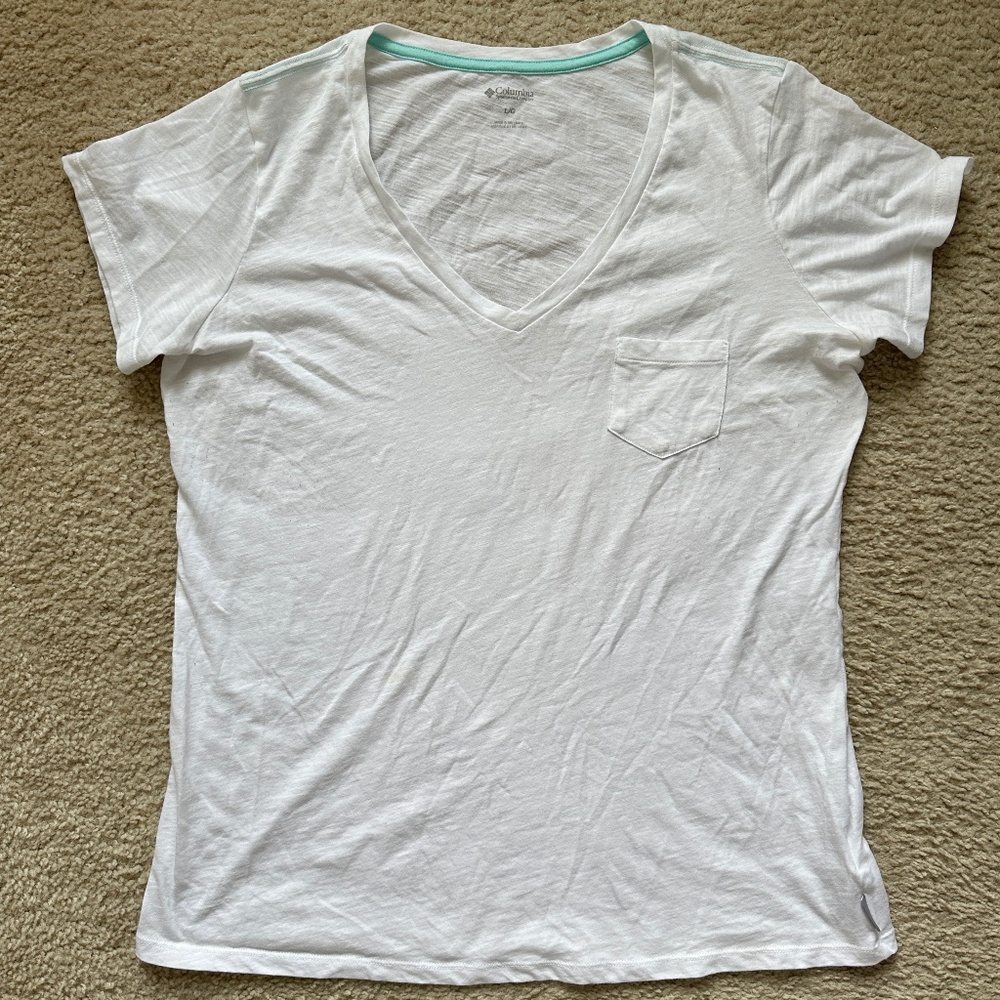 Columbia Sportswear Classic Women's White Tee Size L
